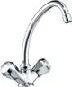 Zweigriff-Temperierarmatur in Chrom mit flexiblen Schläuchen und einer Ausladung von 150 mm, hergestellt von Ideal Standard.